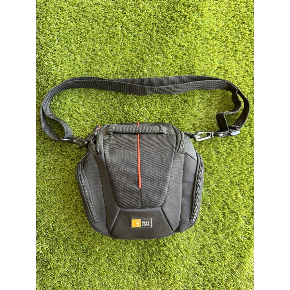 Case Logic Black  DCB-304 High Zoom Camera Case Excellent Condition